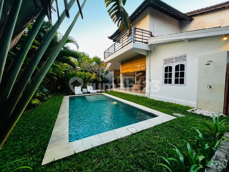 Vila Super Luas Dekat Pantai Seminyak Bali - Image 2 of 4