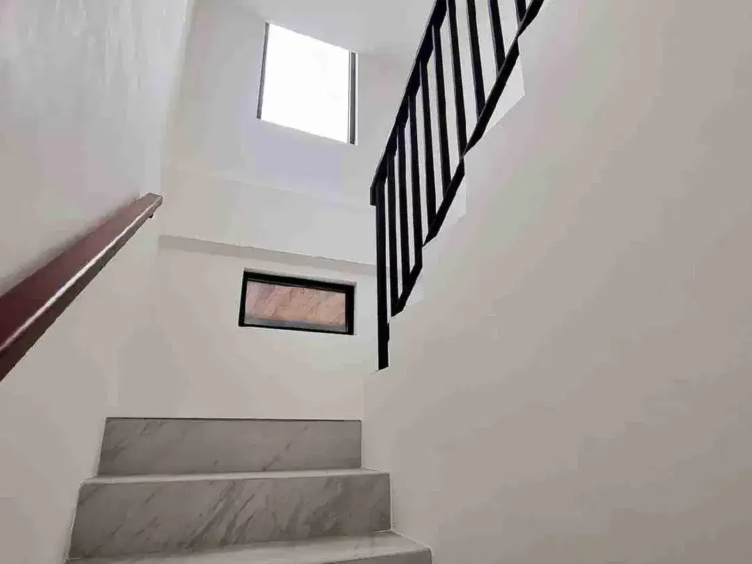 Rumah Modern 3 Lantai di Dalung - Dekat Canggu - Image 4 of 10
