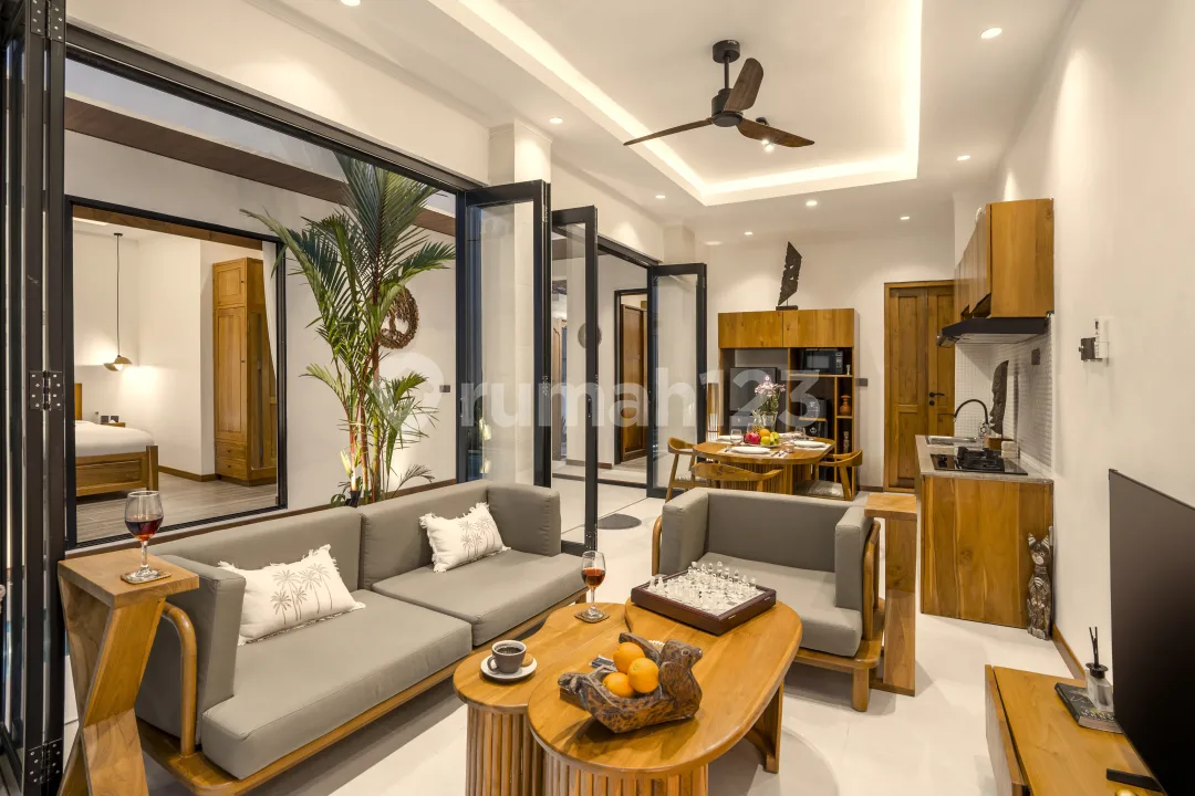 Villa Mewah 3 Kamar Tidur dengan Kolam - Kerobokan Kelod, Badung - Image 1 of 4