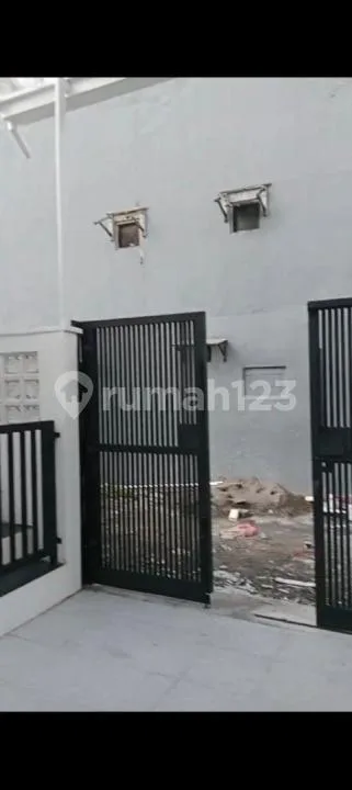 Rumah Minimalis Glass House Siap Huni Lokasi Strategis - Image 2 of 4