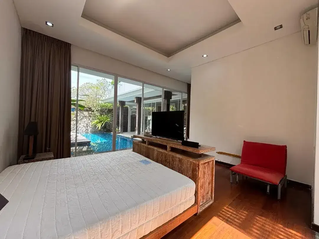 VILLA MEWAH DI KOMPLEK KUTA FAMILY KEROBOKAN - Image 5 of 10