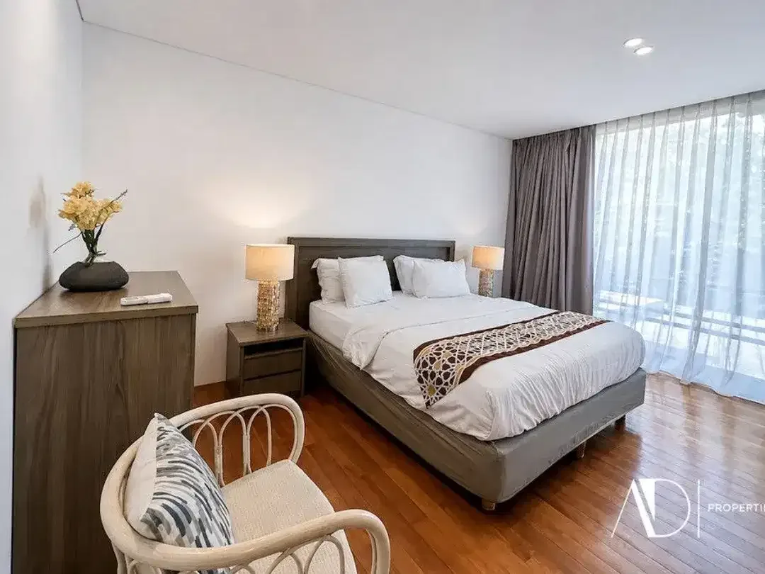 FREEHOLD | CONTEMPORARY TROPICAL 3-BEDROOM VILLA IN BERAWA, CANGGU - Image 9 of 10