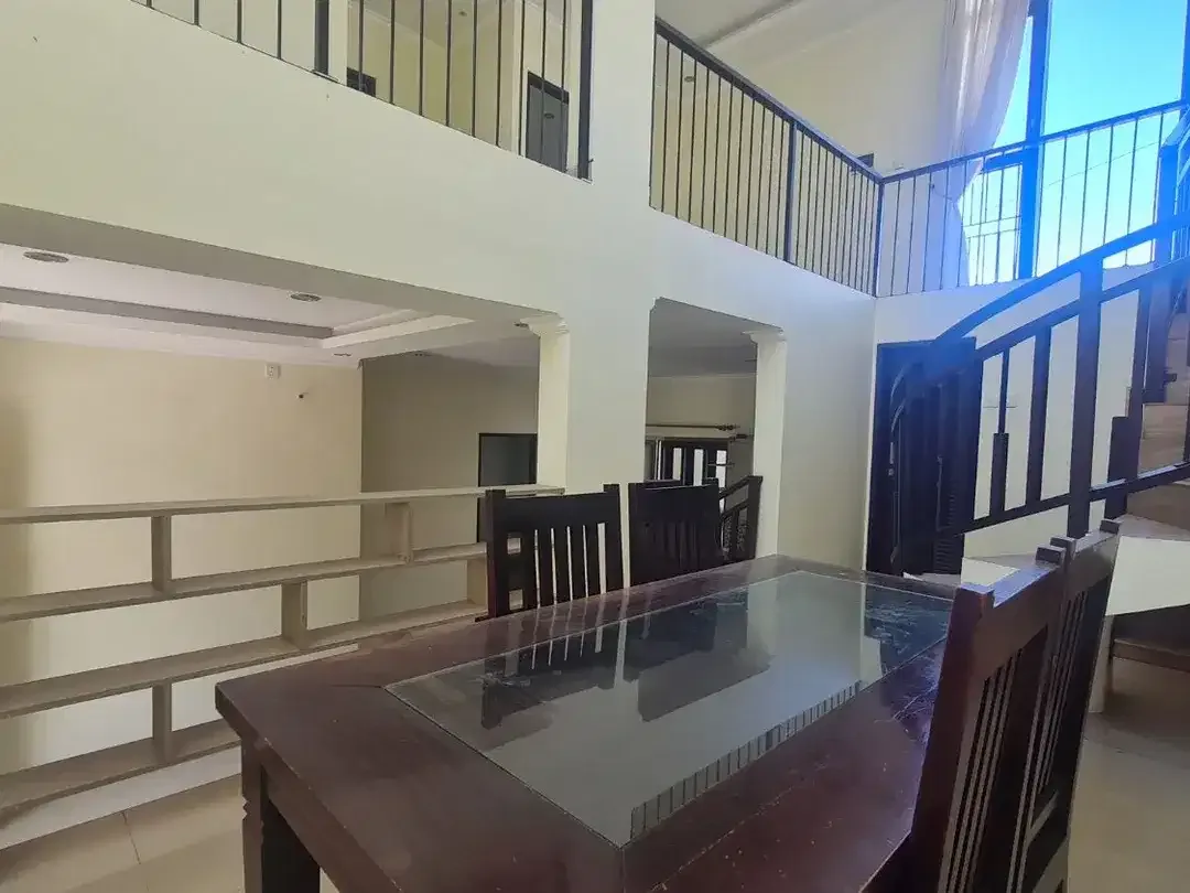 Disewakan Rumah Bagus area Renon - Image 9 of 10