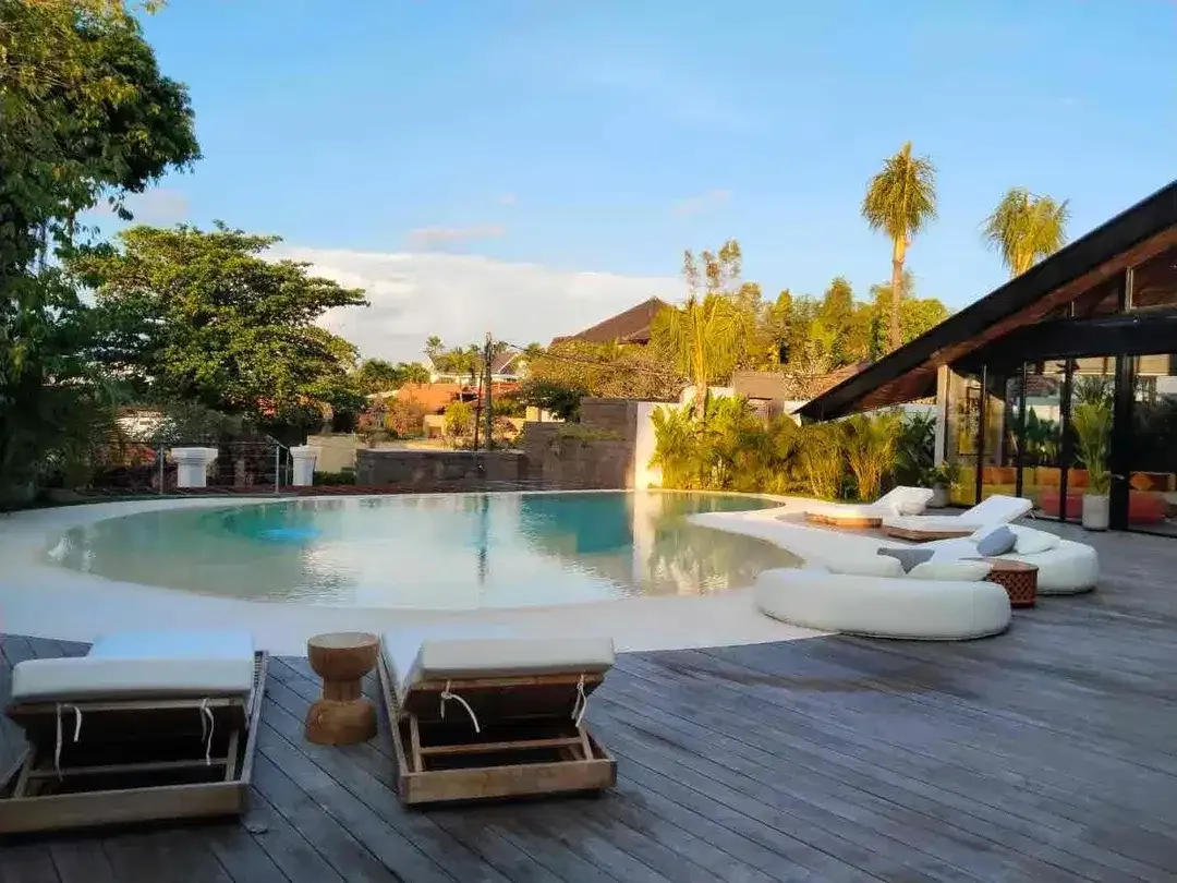TROPICAL LUXURY 5 BEDROOM VILLA LOCATED A HEART OF BATU BOLONG CANGGU - Image 2 of 10