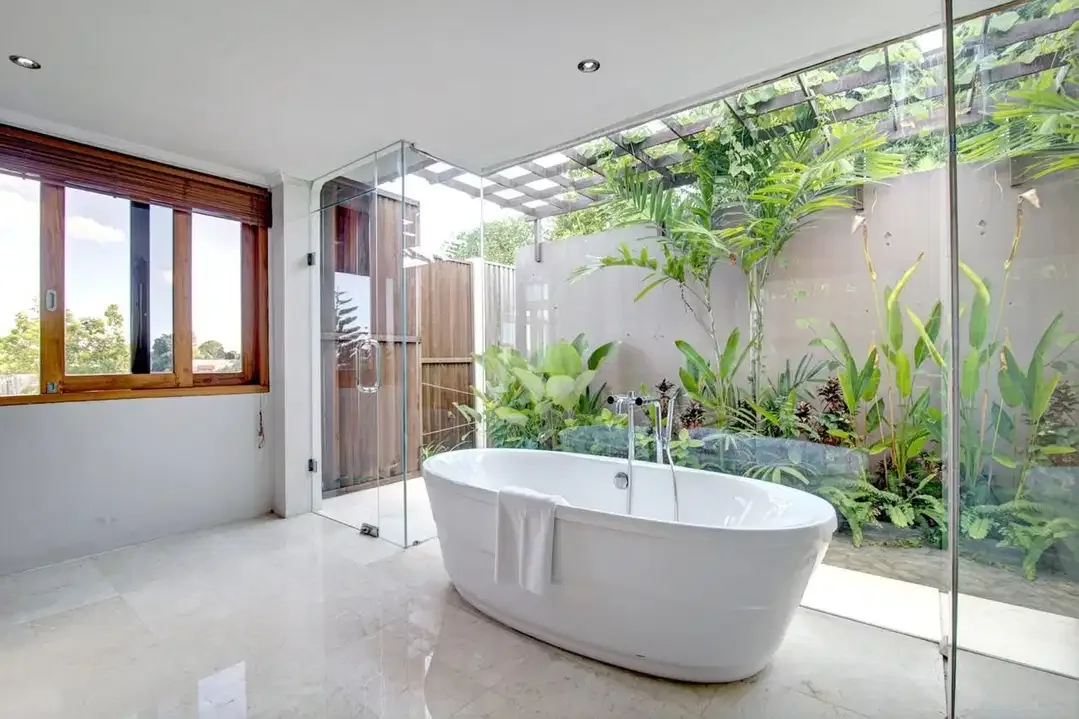 Villa 2 Lantai Elegan dengan Taman Besar di Kerobokan - Image 4 of 10