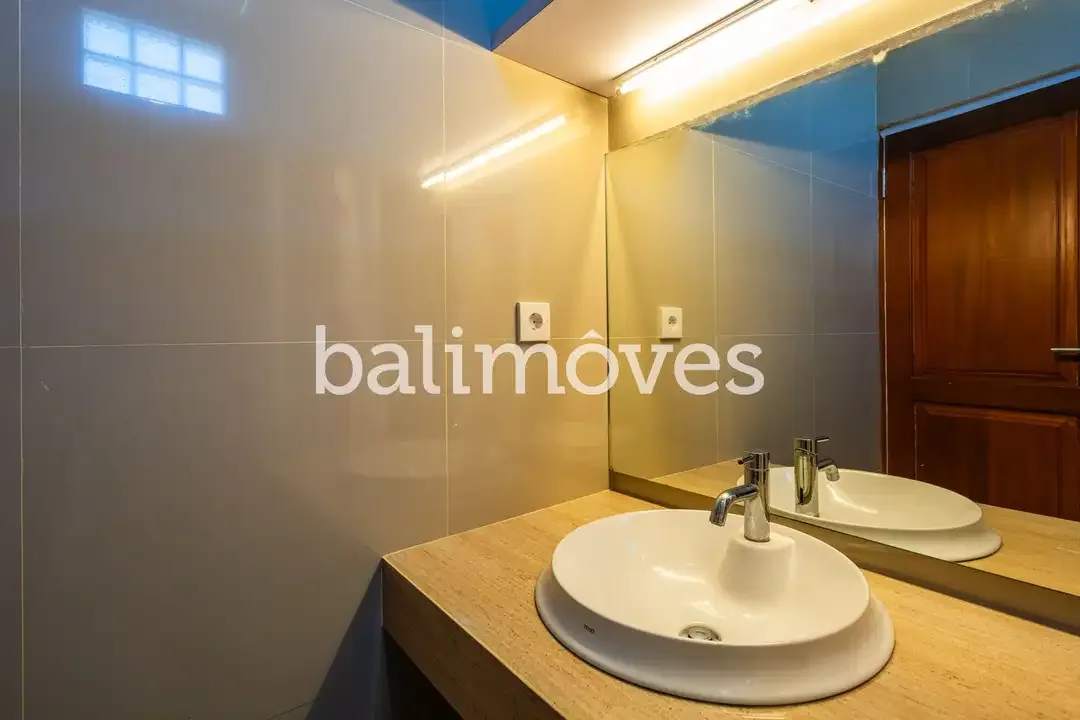 Dijual Hak Milik Villa Tiga Kamar Tidur Di Sanur - Image 8 of 10