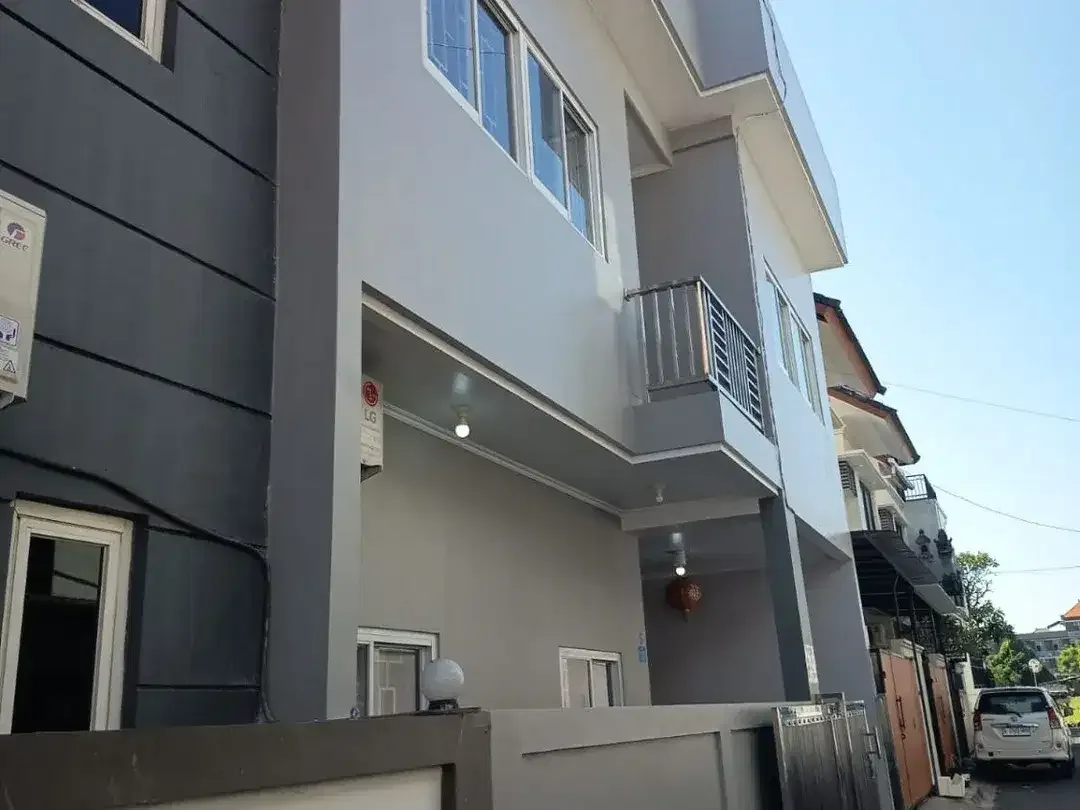 Rumah 3 Lantai Full Furnished 5 Kamar Diponegoro Denpasar Selatan - Image 1 of 8