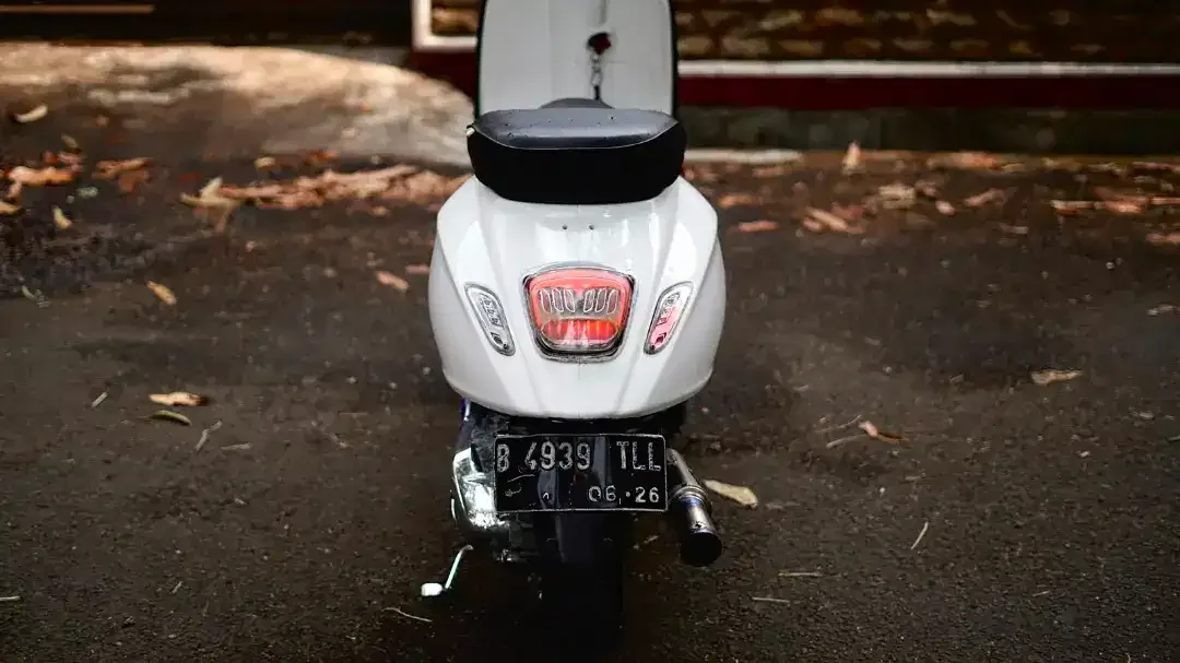 VESPA SPRINT 150 3V 2016 PUTIH MODIF - TERMURAH - Image 7 of 8