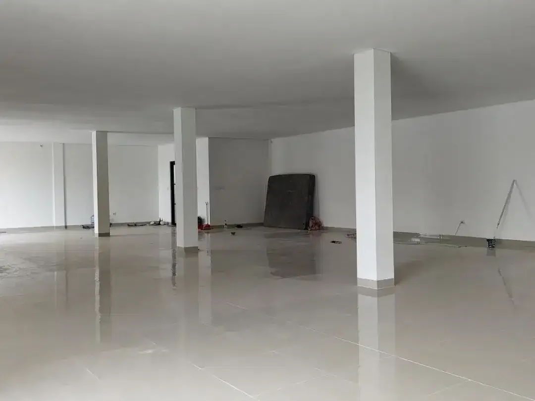 Disewakan toko cocok untuk minimarket lokasi premium di pusat keramaian - Image 2 of 5