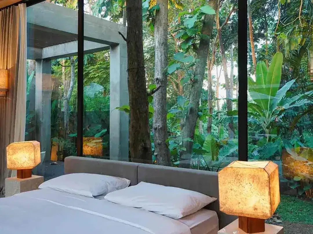 FOR RENT 5-BEDROOM MODERN VILLA Munggu - Image 5 of 6