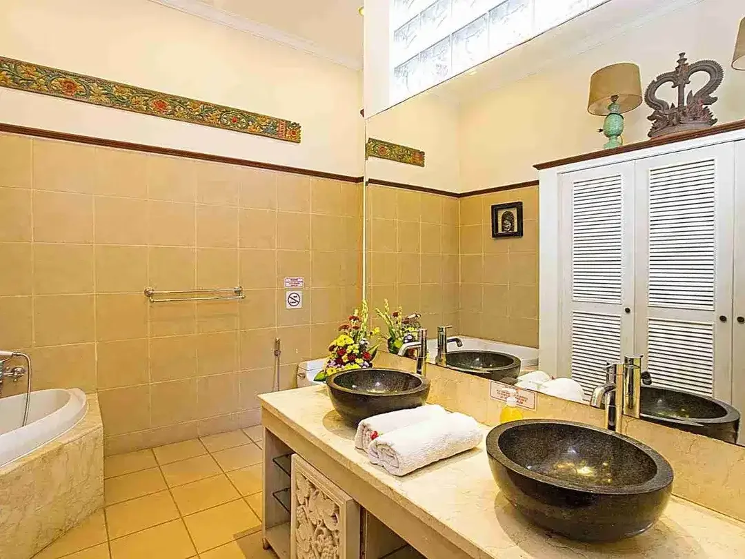 Classic Luxury Villa Walking Distance Bintang Supermarket Seminyak - Image 3 of 9