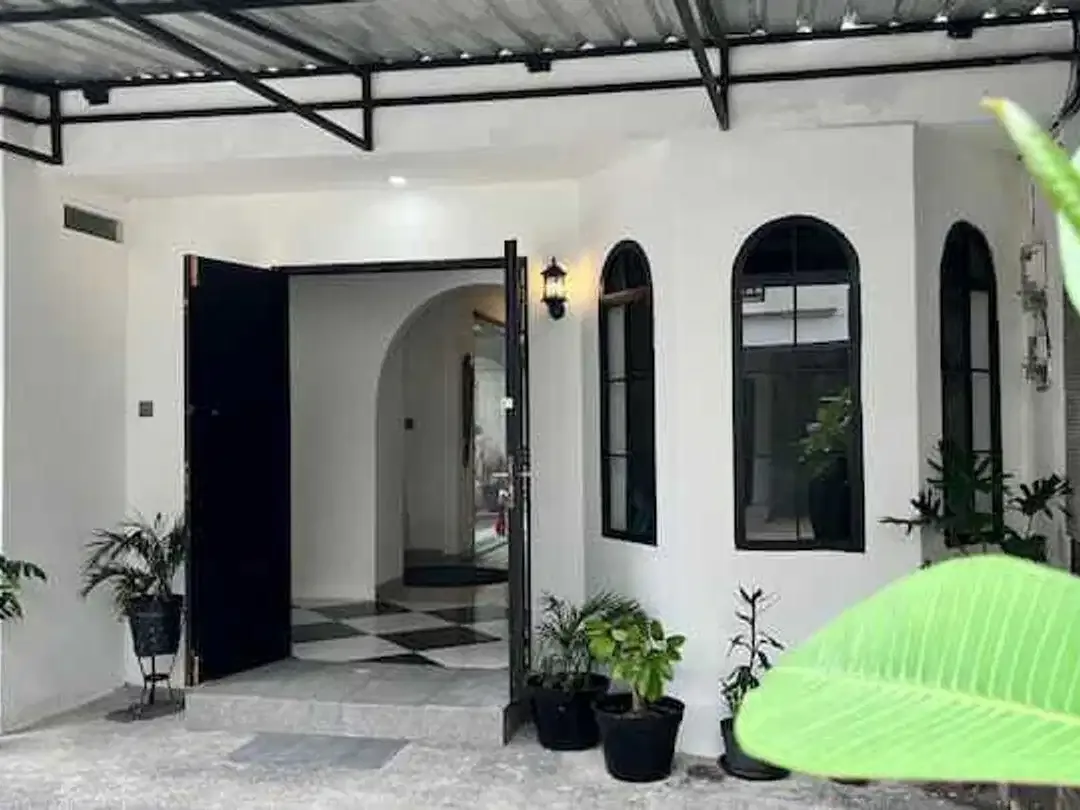 Villa Modern Dewi Sri Strategis Dekat Sunset Road - Image 2 of 10