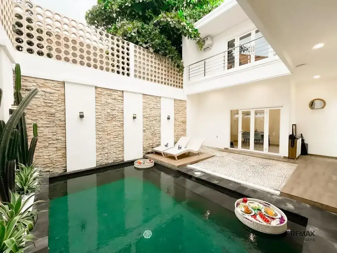 Villa Fully Furnished 3 Kamar Tidur Dijual di Canggu Tibubeneng - Image 1 of 10