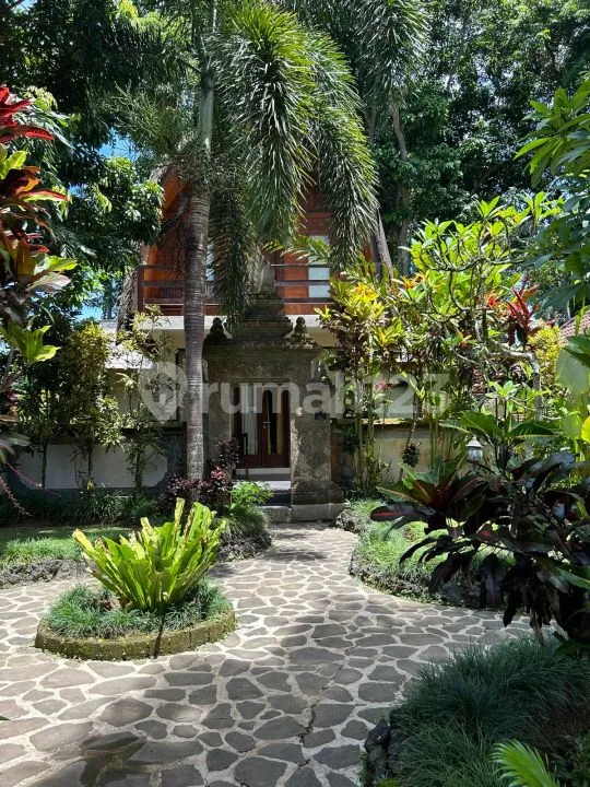 Dijual Tanah Bonus Bangunan Villa Lumbung di Jalan Utama Sanggingan Ubud Lokasi Strategis Untuk Bisnis - Image 2 of 4