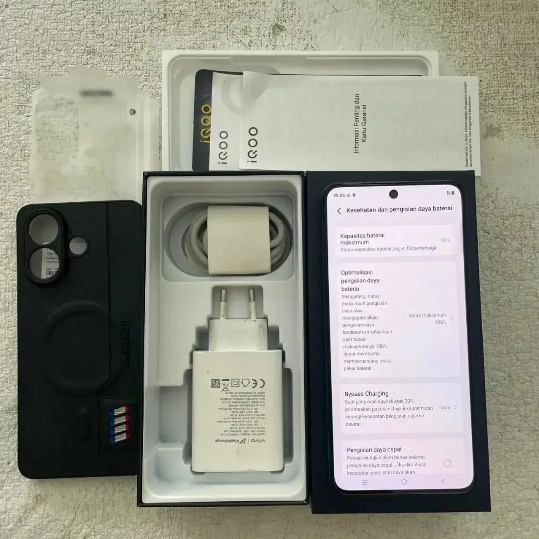 Iqoo Z10R 5G Warna Hitam 8/256GB - Image 2 of 5