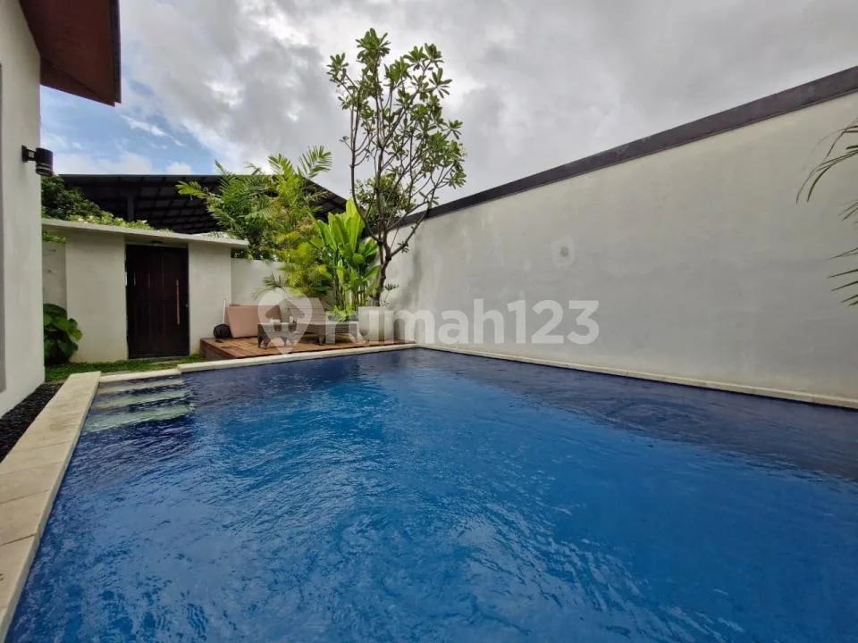 For Sale Villa With Spacious Garden In Kerobokan - Image 1 of 4