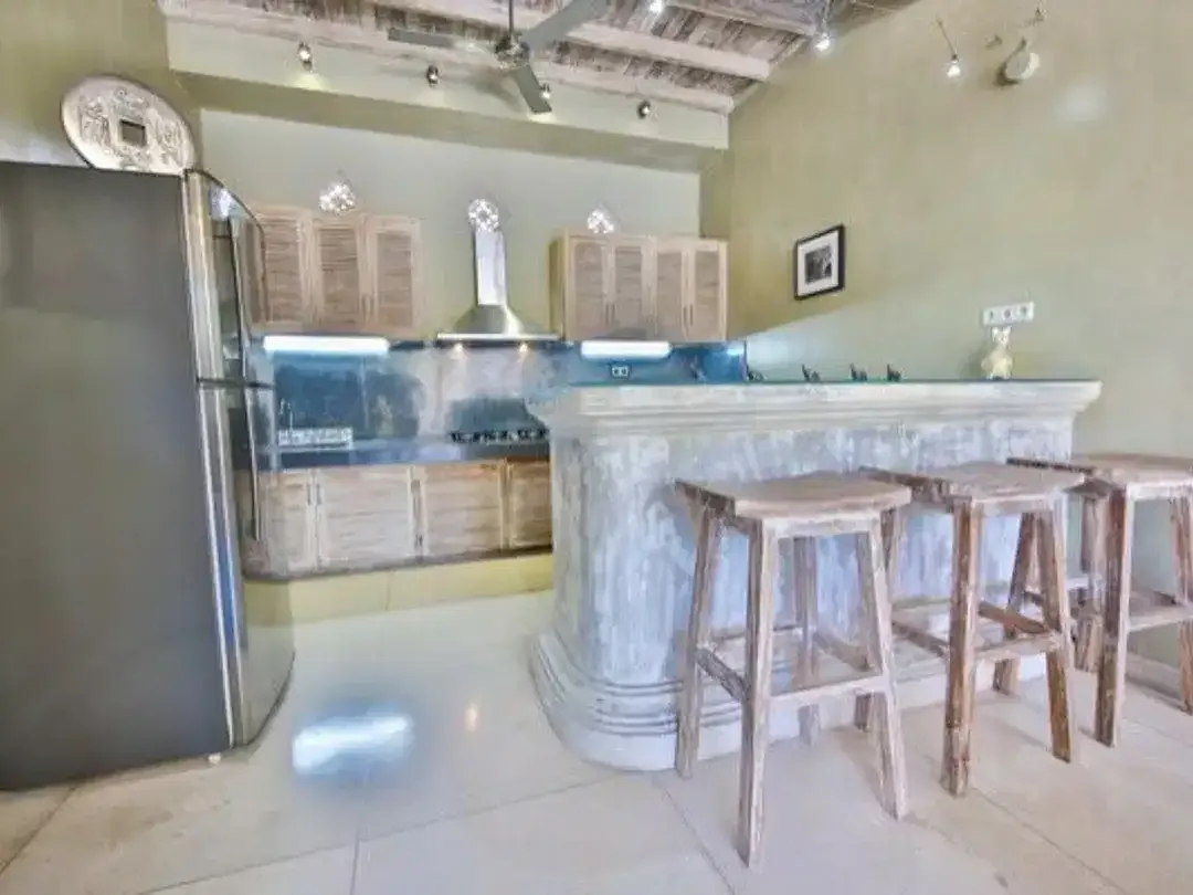 Elegant Family Villa for Rent in Seminyak Prime Location Near Beaches, Cafés & International School – Fully Furnished with Private Pool & Garden - Image 4 of 10