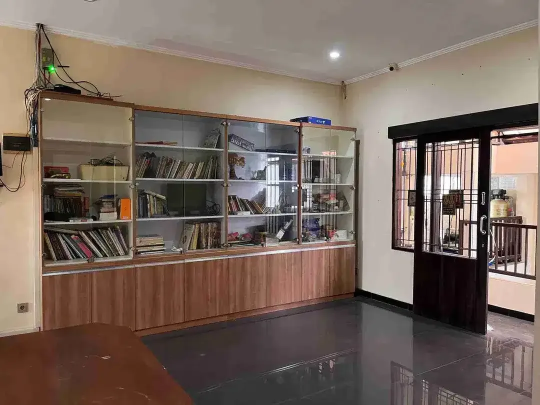 Rumah Dijual, 2 Lantai, 3Kt 3Km, SHM, Gatot Subroto Denpasar, One Gate Security. - Image 3 of 9
