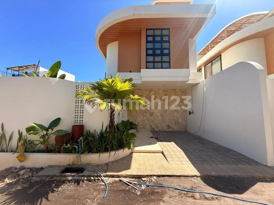 3-Bedroom Villa In Balangan With A Rooftop Terrace - Image 1 of 4