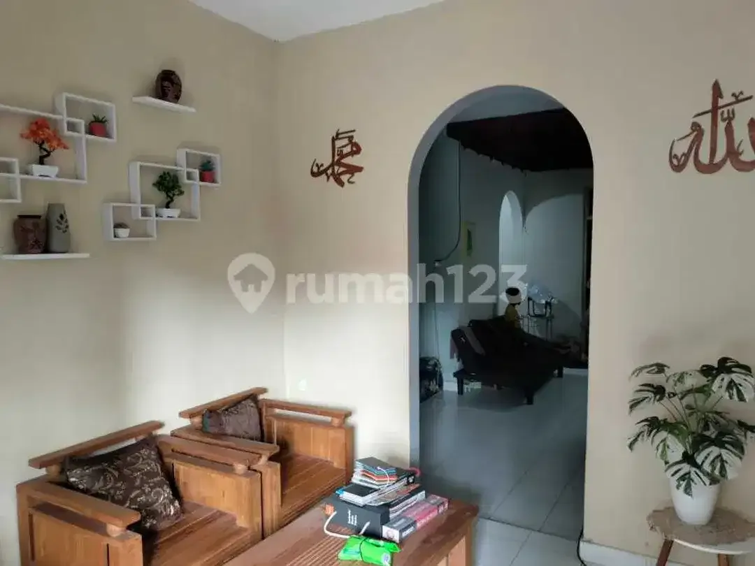 Dijual Rumah Minimalis Sederhana Taman Griya - Image 1 of 9