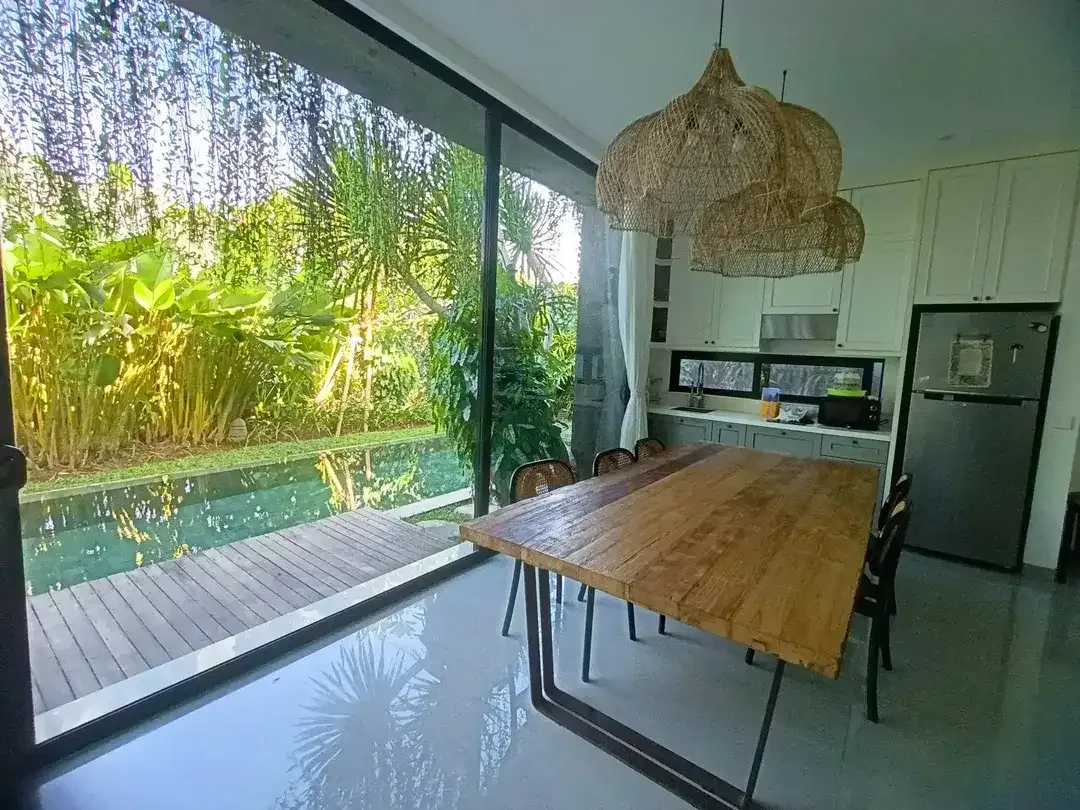 SHM 5,5 Milliar Rumah Style Villa di Renon dengan View Sawah - Image 2 of 10