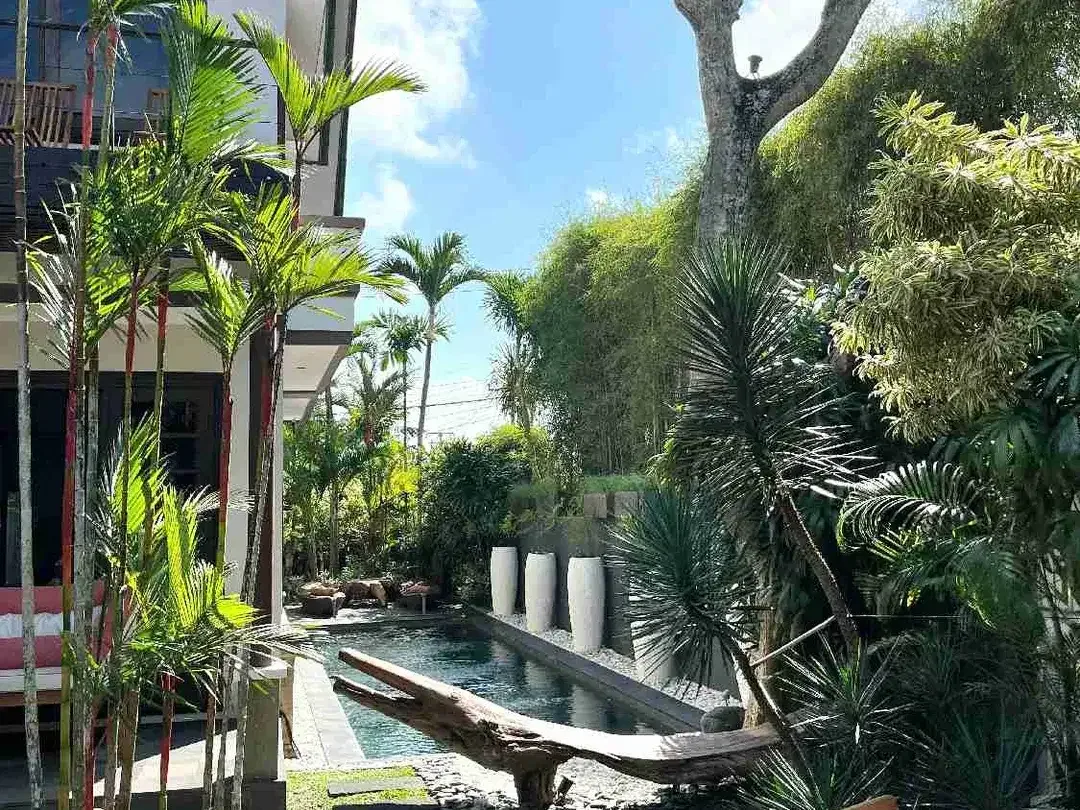 Villa Mewah 2 Lantai Puri Gading Jimbaran Gaya Tropis Full Furnish - Image 2 of 10