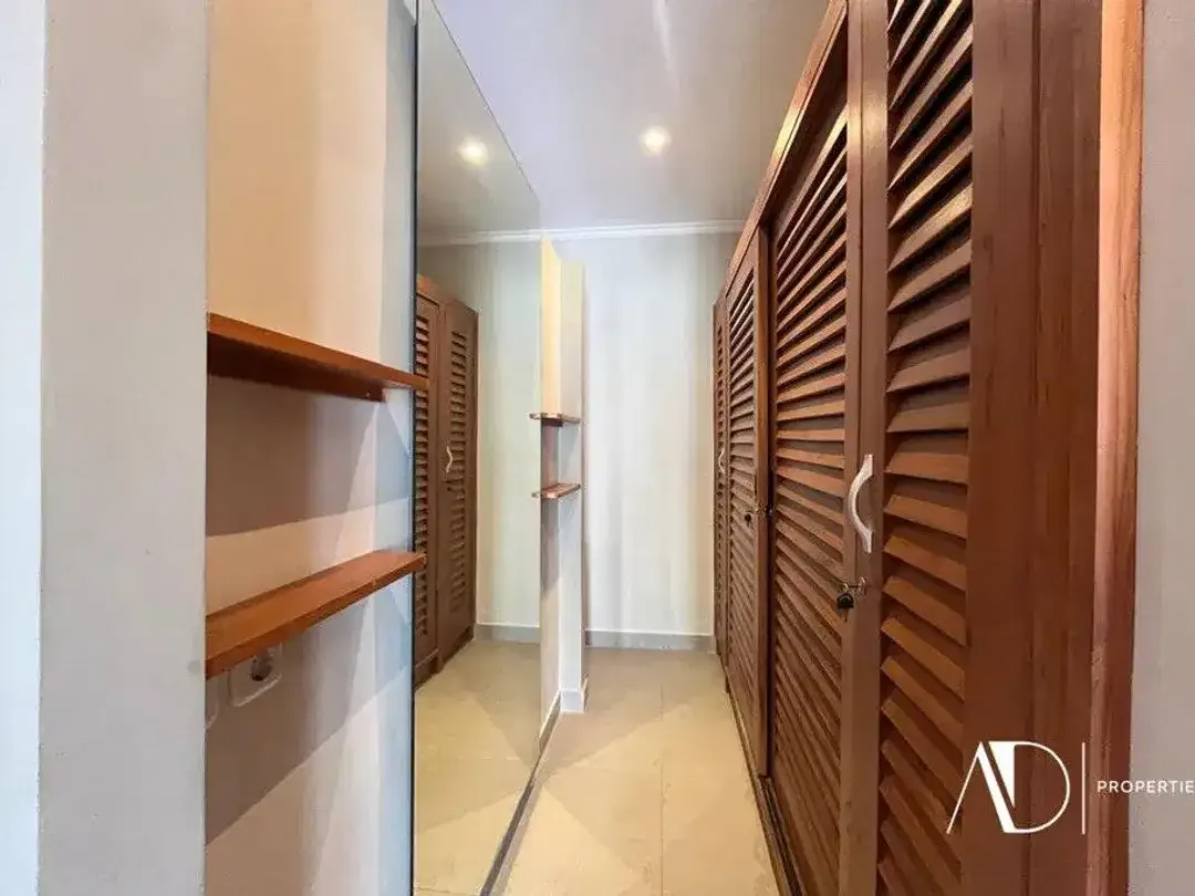 FREEHOLD | CONTEMPORARY 2-BEDROOM VILLA NEAR SEMINYAK - Image 8 of 10