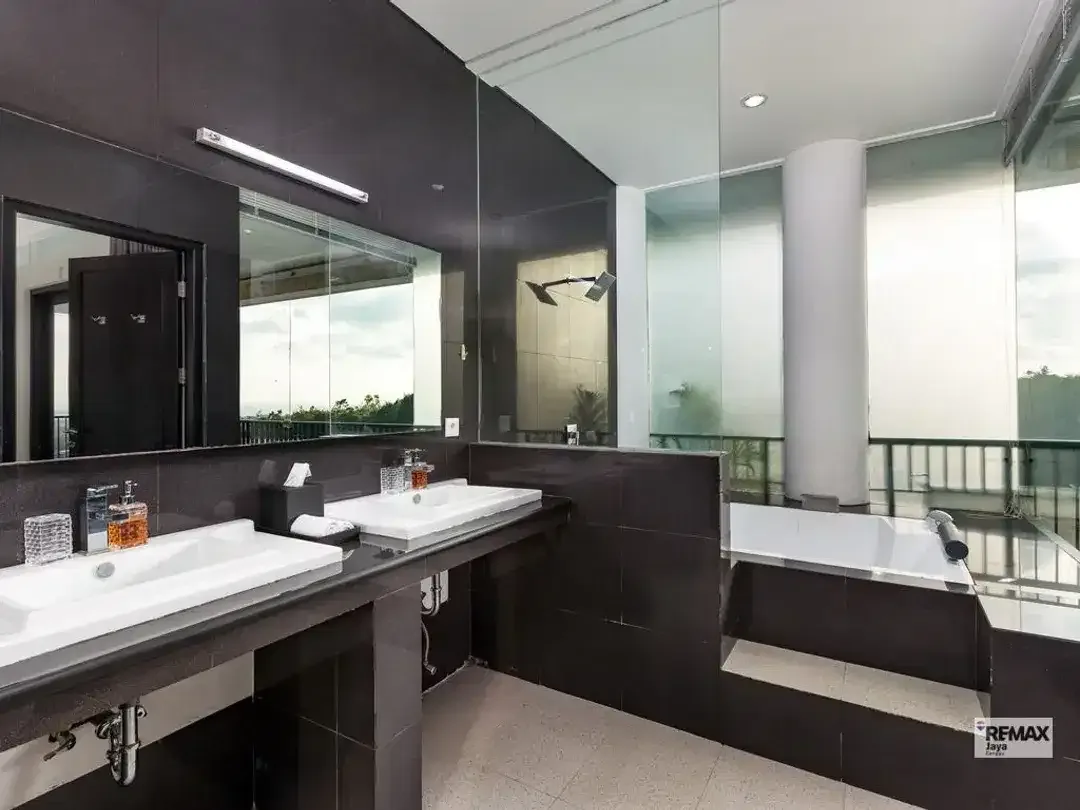 Luxury Tropical Villa For Sale In Kutuh, Badung Area - Image 8 of 10