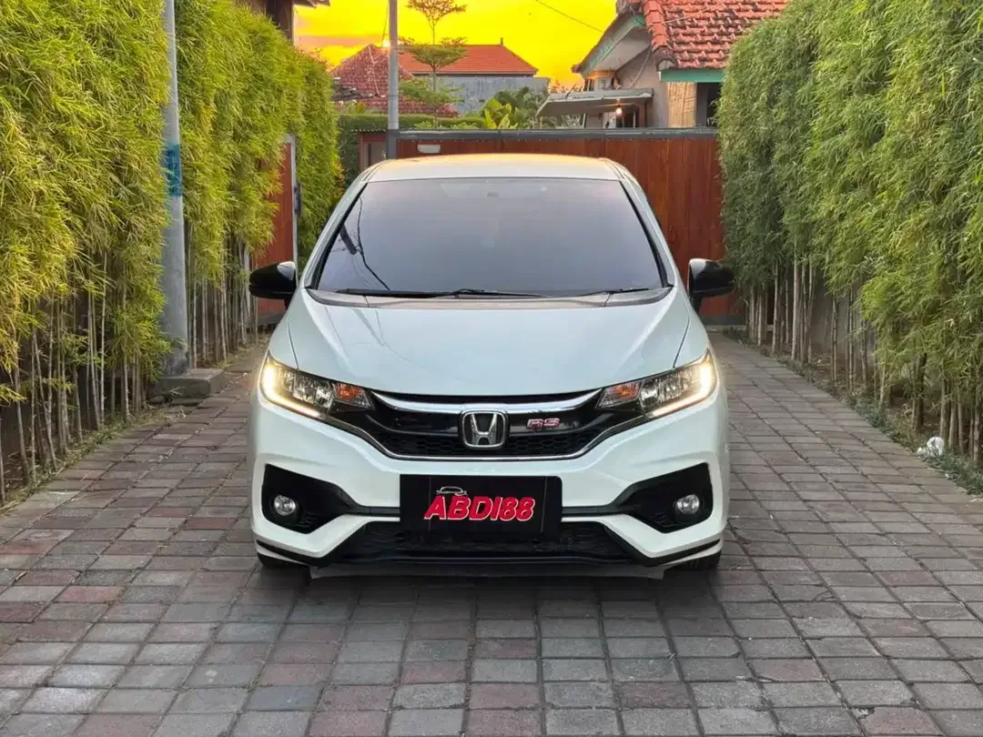 TDP 15 JUTA || HONDA JAZZ RS AT 2020 - Image 3 of 10