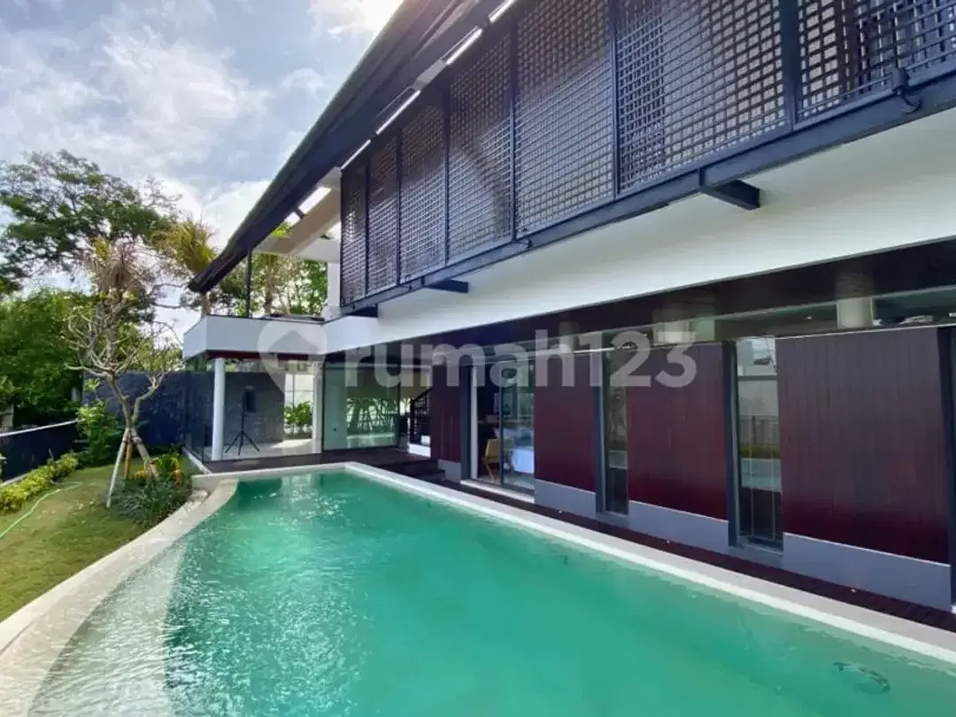 RUMAH MEWAH SEMI VILLA BARU FULL FURNIHED SHM CANGGU BALI - Image 9 of 10
