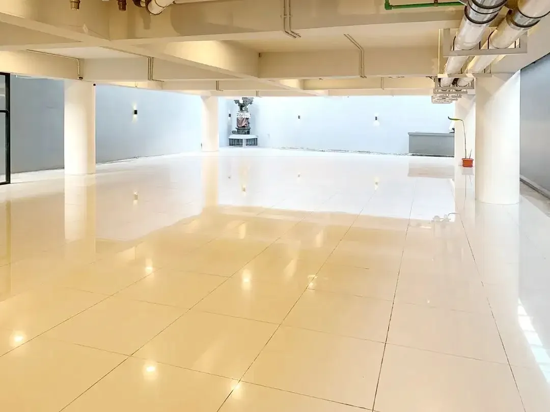 Disewakan Tempat Usaha Strategis di Kuta – Arae Lobby Cocok Minimarket, Salon, Coffee Shop - Image 2 of 5