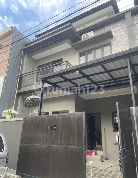 Rumah Dua Lantai Semi Furnished Batu Bulan Kangin - Image 3 of 4