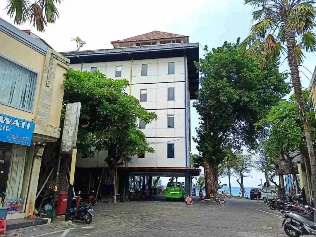 Dijual Via Lelang Hotel Jalan Surapati ( Kompleks Singaraja Square) Kel Kampung Baru Buleleng Bali - Image 1 of 9