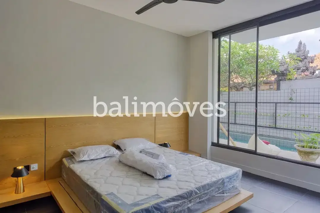 Modern Villa Empat Kamar Tidur Di Kerobokan - Image 6 of 10