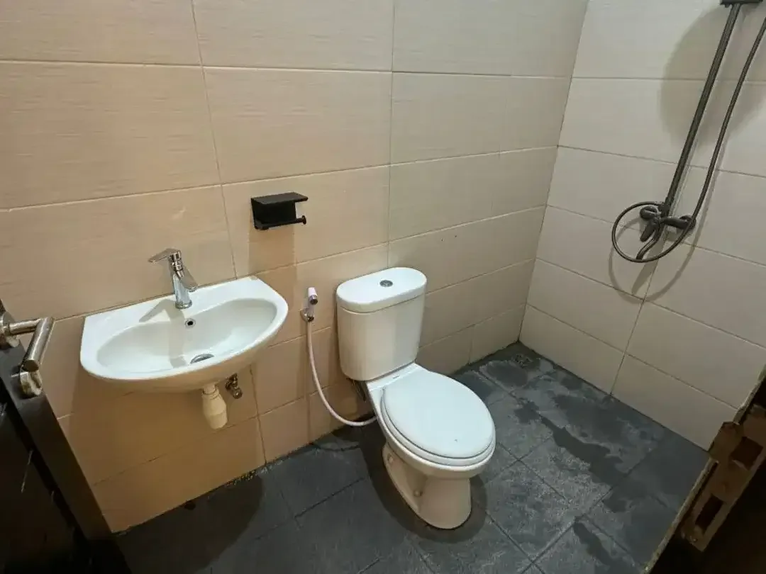 RUMAH SEWA 2 LANTAI FULL FURNISHED | PERUMAHAN ELITE DENPASAR SELATAN - Image 8 of 10