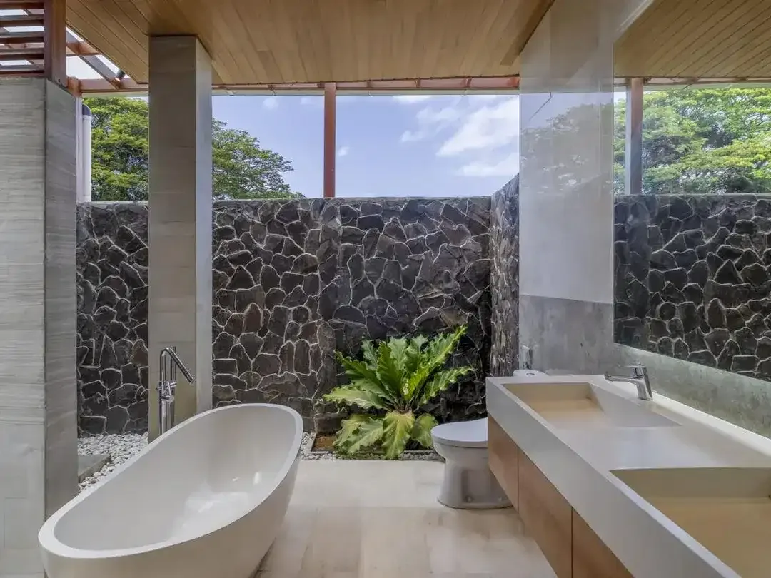 VILLA LUXURY BIG GARDEN BIG POOL OCEAN VIEW LOKASI STARTEGIS SANUR - Image 6 of 10