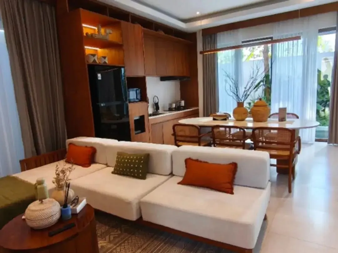 FREEHOLD OR LEASEHOLD STRATEGIC QUIET LUXURY VILLA IN RENON SANUR - Image 1 of 10