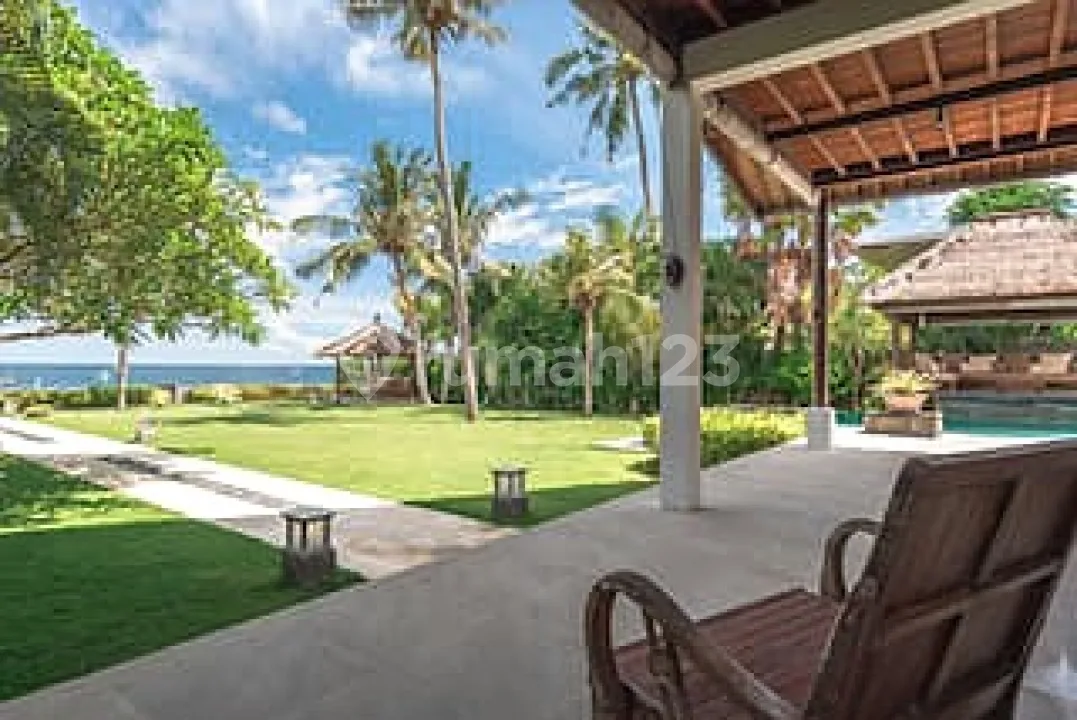 Luxury Villa Beachfront Seririt Buleleng Bali 1950M2 - Image 2 of 4
