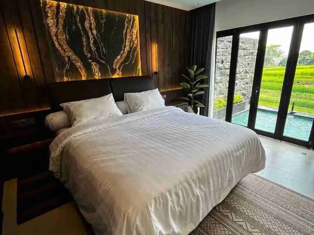 Vila Mewah Bergaya Industrial Modern yang Baru Selesai Dibangun - Image 5 of 10