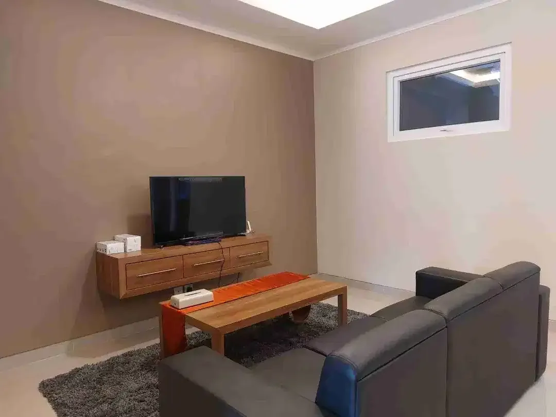 Rumah Cantik Full Furnished 4BR Harvestland Jimbaran - Image 3 of 10