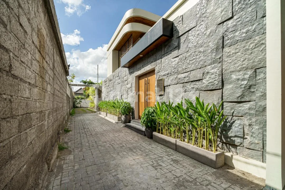 Villa Baru Mewah 3 KT SHM Siap Huni Dekat Potato Head Seminyak Bali - Image 2 of 4