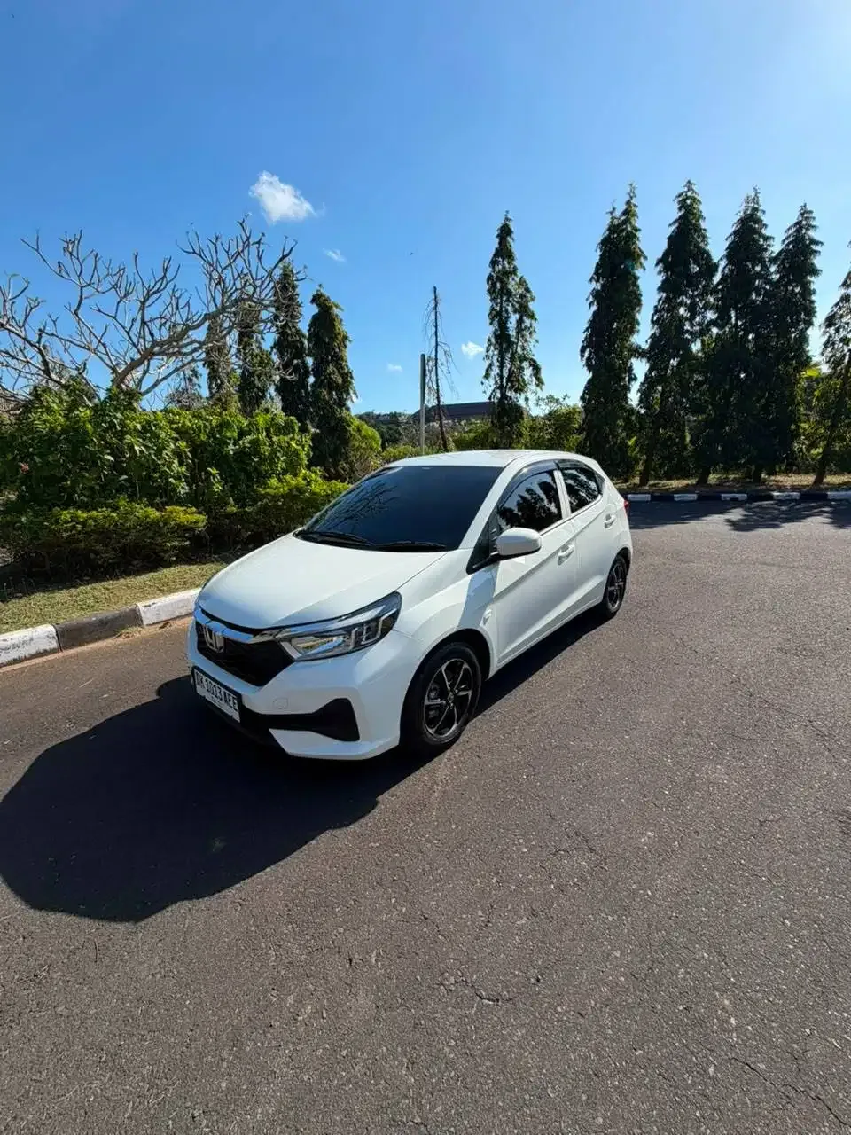 BRIO NEW E SATYA MATIK PUTIH PMK 2026 PLAT DK ASLI BALI LOW KM 800 ORI - Image 2 of 10