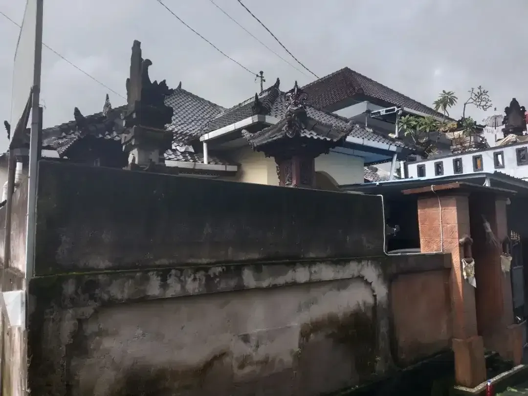 Dijual Rumah Strategis 3 Kamar Tidur di Ubung Denpasar – SHM & IMB Lengkap, Hanya 100 Meter dari Jalan Utama - Image 2 of 8