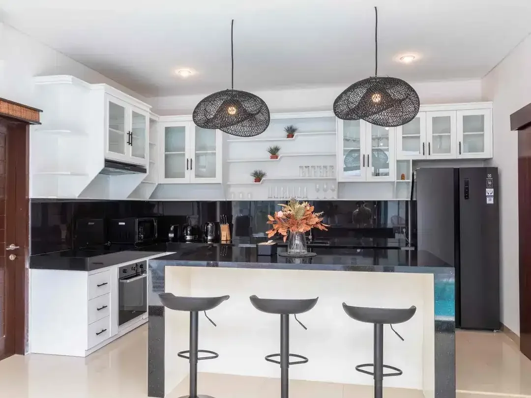 LIMITED TIME PRICE OFFER
LEASEHOLD VILLA 3BR BERAWA, CANGGU - Image 2 of 10