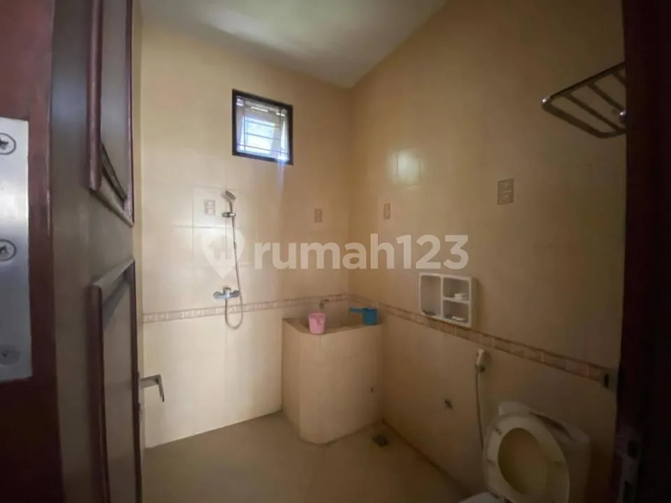 Rumah Besar 2 Lantai Strategis Pusat Kota, Gatsu Tengah, Denpasar - Image 2 of 4