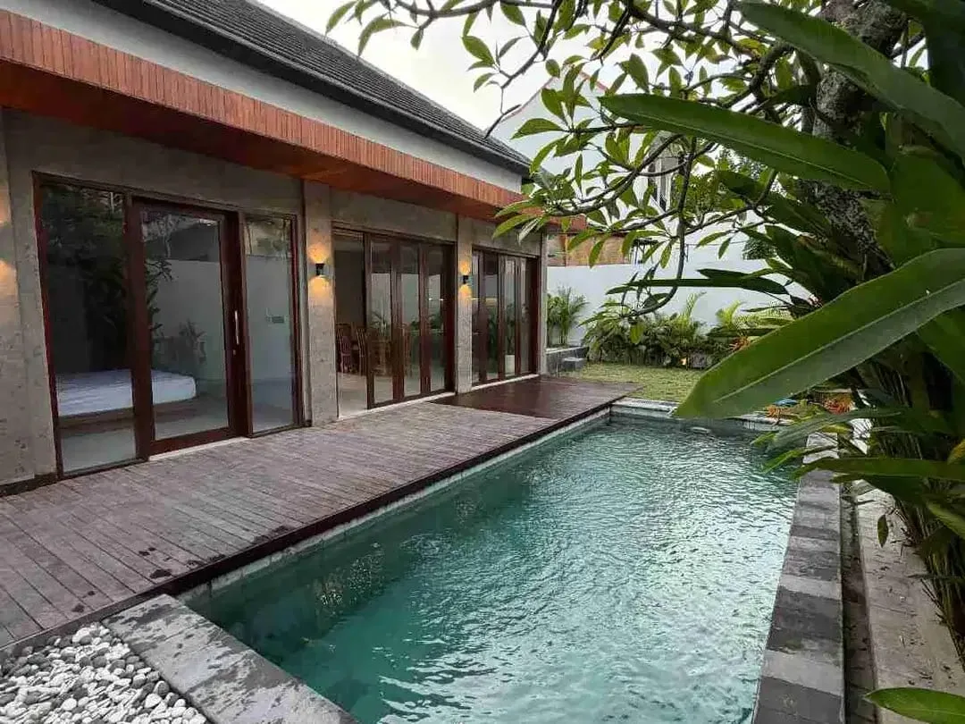 Rent Villa Br Gress 260m2 Ada Rooftop View Sawah Furnish Tumbak Bayuh - Image 1 of 10