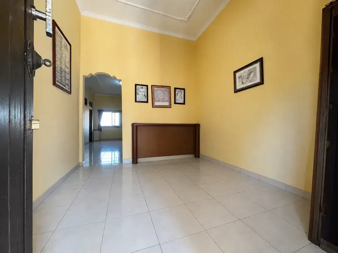 Dijual Rumah Strategis 3 Kamar Tidur di Ubung Denpasar – SHM & IMB Lengkap, Hanya 100 Meter dari Jalan Utama - Image 5 of 8