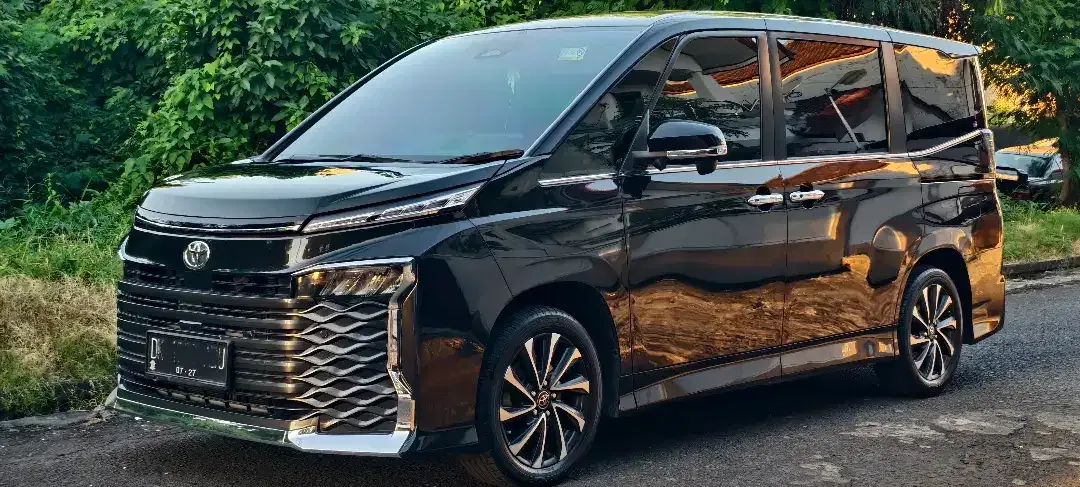 TOYOTA VOXY 2022 pajak panjang  no PR 36rb km Asli DK - Image 3 of 7
