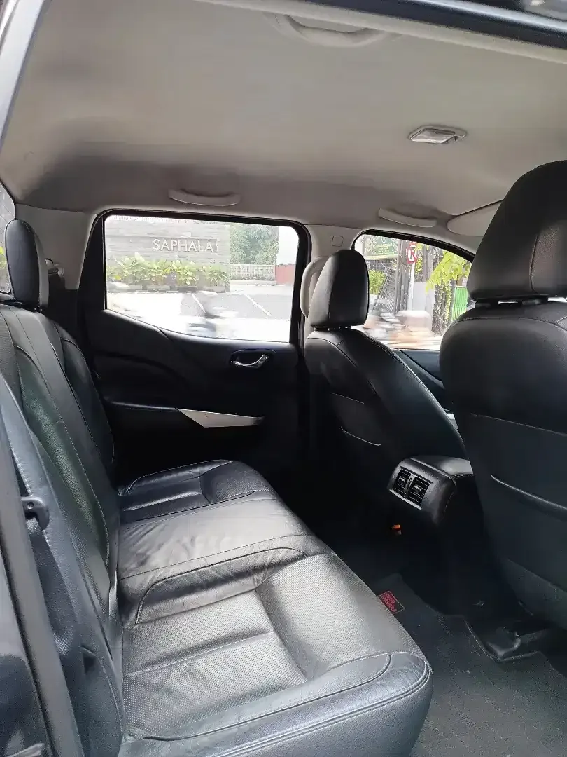 NISSAN NAVARA VL MATIC 4WD SOLAR ASLI BALI KM 50 RB - Image 7 of 10