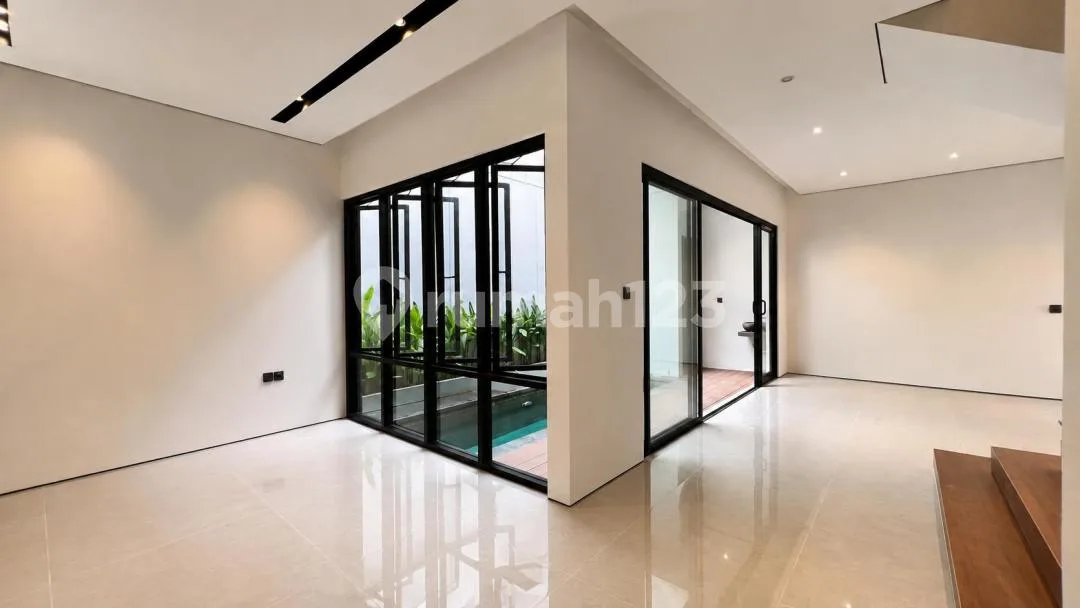 Dijual Rumah Semi Villa Siap Huni 3 Kamar Tidur SHM di Kerobokan Bali - Image 3 of 4